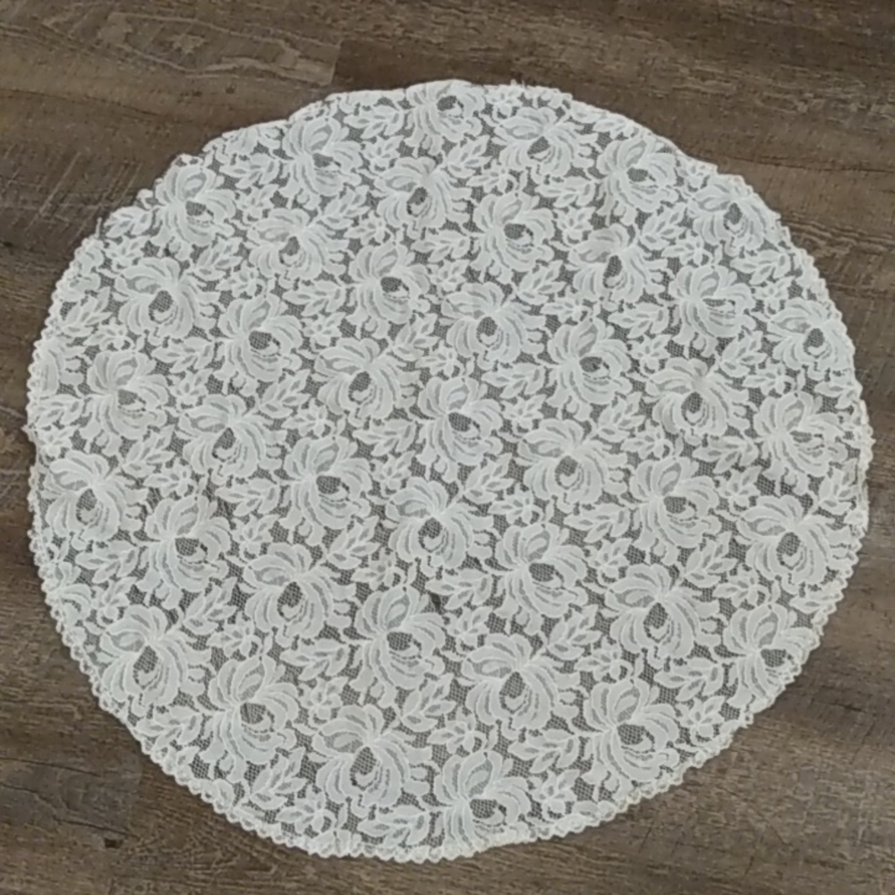 Lace End table Doily - Picture 1 of 4